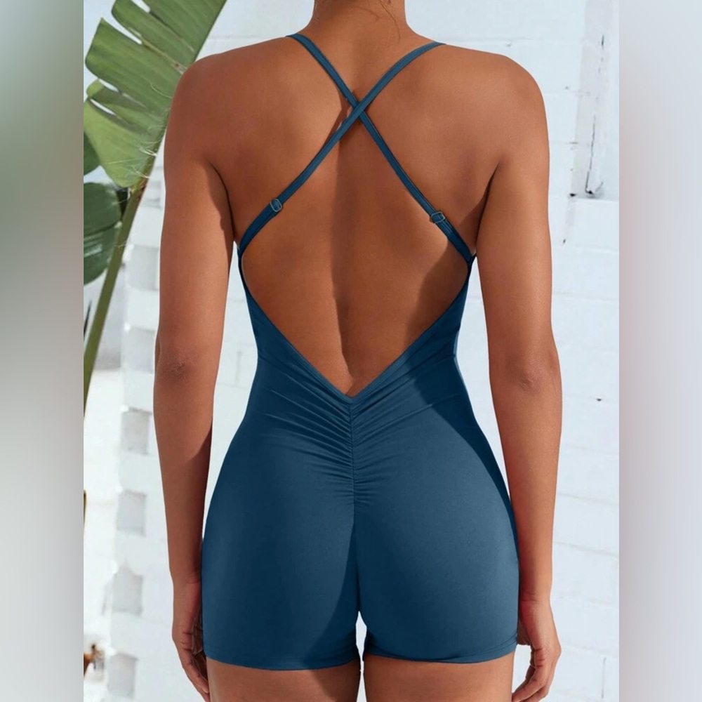 BRAND NEW Backless Butt-Scrunch Romper💙 - Picture 4 of 5